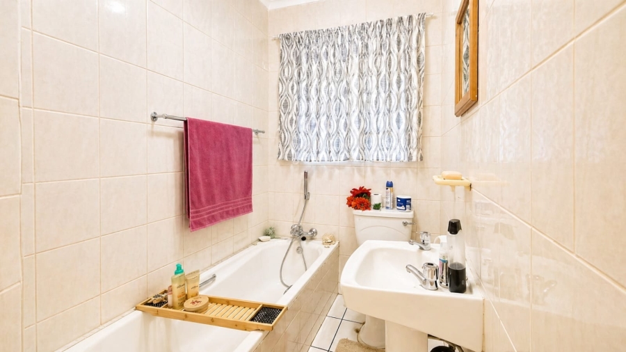 2 Bedroom Property for Sale in Safari Gardens North West